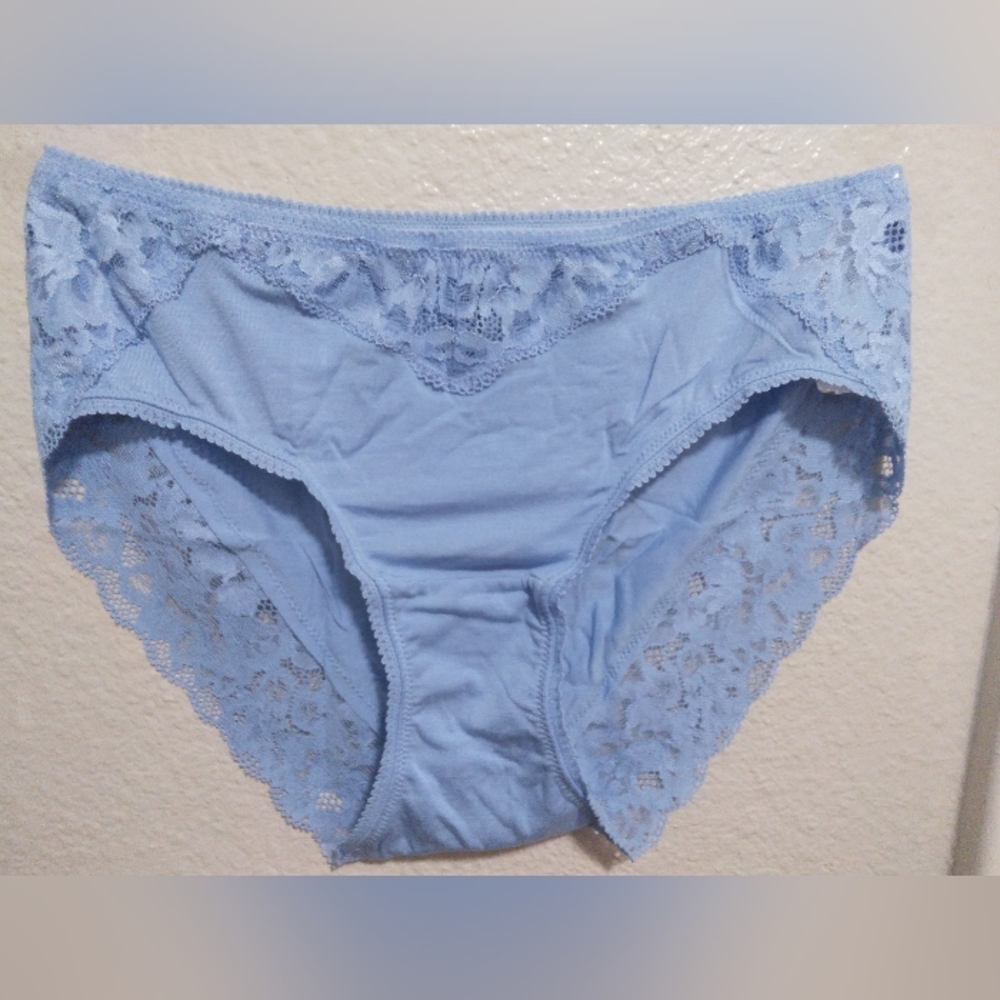 Lace hipster style panties